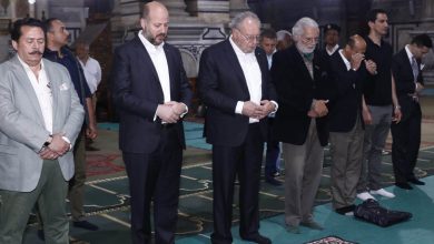 الملك فؤاد الثاني يؤدي صلاة الجمعة في مسجد الرفاعي