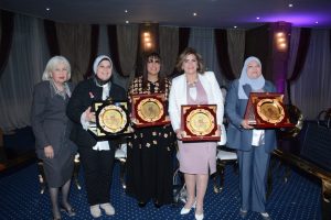 تكريم د.راندا رزق فى الاحتفال بالشخصيات المتميزة فى المجتمع المدنى