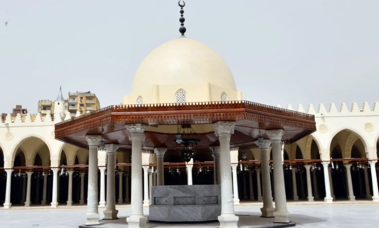 استعدادا لشهر رمضان .. مسجد عمرو بن العاص فى أبهى صورة له 1 استعدادا لشهر رمضان .. مسجد عمرو بن العاص فى أبهى صورة له