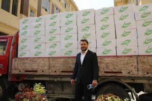 متطوعوا المجلس العربى للمسئولية المجتمعية يوزعون "كراتين الخير"