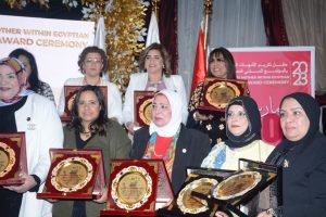 تكريم د.راندا رزق فى الاحتفال بالشخصيات المتميزة فى المجتمع المدنى