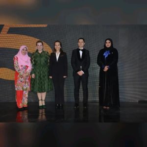 مجلة "دبلوماسية" تكرم خلود مطر المستشار الثقافى لمملكة البحرين بمصر