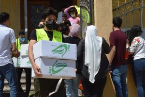 متطوعوا المجلس العربى للمسئولية المجتمعية يوزعون "كراتين الخير"