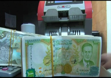 يمكن الحصول على الدولار عبر الصرافين ... حاكم مصرف لبنان المركزي : نسعى لسحب الليرات من السوق 1 يمكن الحصول على الدولار عبر الصرافين ... حاكم مصرف لبنان المركزي : نسعى لسحب الليرات من السوق