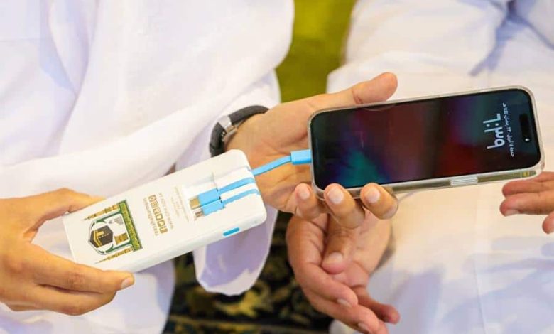 لخدمة ضيوف الرحمن في المسجد الحرام .. إطلاق منصة «الشحن المتنقلة» 1 لخدمة ضيوف الرحمن في المسجد الحرام .. إطلاق منصة «الشحن المتنقلة»