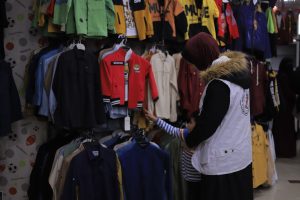 جمعية فلسطين الغد توزع «كسوة العيد» على الأطفال المحتــاجين بقطاع غزة