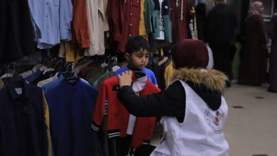 جمعية فلسطين الغد توزع «كسوة العيد» على الأطفال المحتــاجين بقطاع غزة