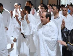على هامش قمة جدة.. الرئيس السيسي يؤدي مناسك العمرة .. بالصور