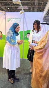 د. سلطان القاسمي يزور جناح مؤسسة فاهم بمهرجان "الشارقة القرائي للطفل 3 د. سلطان القاسمي يزور جناح مؤسسة فاهم بمهرجان "الشارقة القرائي للطفل