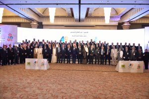 "مدير العمل العربية" يهدي درع المنظمة لوزير القوى العاملة المصري