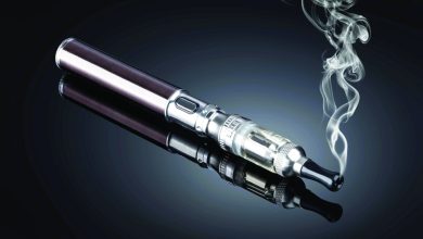 فرنسا تدرس حظر أنواع من السجائر الإلكترونية