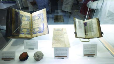 عرض نسخ نادرة من القرآن والإنجيل في أبوظبي
