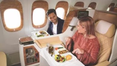 طيران الإمارات تعيد استخدام الأدوات البلاستيكية لتعزيز الاستدامة