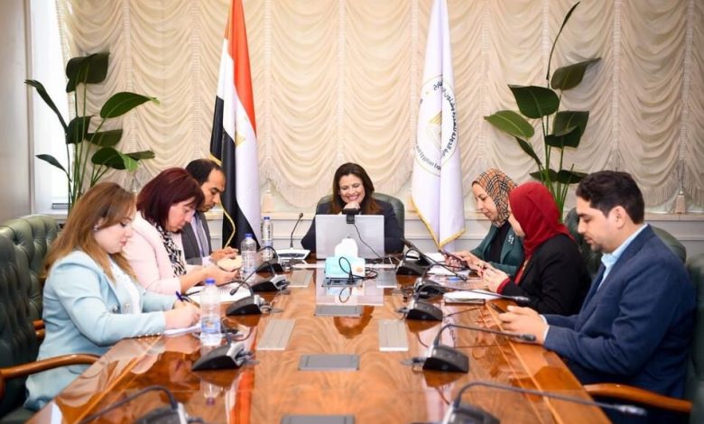 وزيرة الهجرة تناقش مقترحات واستفسارات المصريين في الهند وباكستان ضمن مبادرة "ساعة مع الوزيرة" 1 وزيرة الهجرة تناقش مقترحات واستفسارات المصريين في الهند وباكستان ضمن مبادرة "ساعة مع الوزيرة"