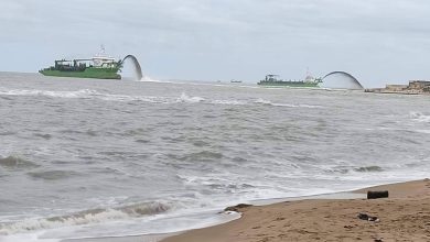 سكان أبو قير يعانون بسبب تلوث مياه البحر والصرف الصناعي