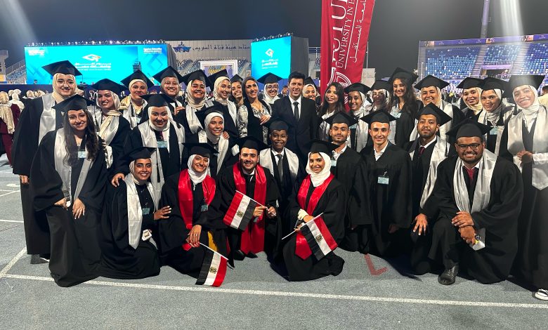 بالصور| السيسي يكرم عددًا من أوائل الخريجين بجامعة المستقبل 13 بالصور| السيسي يكرم عددًا من أوائل الخريجين بجامعة المستقبل
