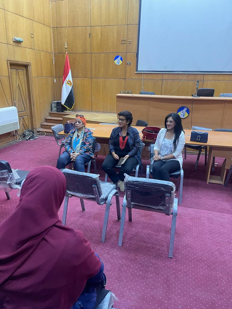 د. زينب مكي: "قومي المرأة بالجيزة" أطلق برنامجًا تدريبًا لطالبات كلية الخدمة الاجتماعية بجامعة حلوان