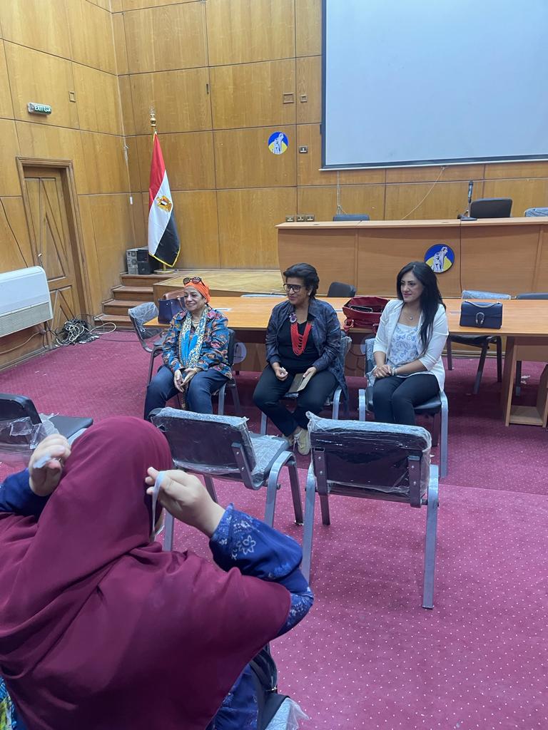د. زينب مكي: "قومي المرأة بالجيزة" أطلق برنامجًا تدريبًا لطالبات كلية الخدمة الاجتماعية بجامعة حلوان