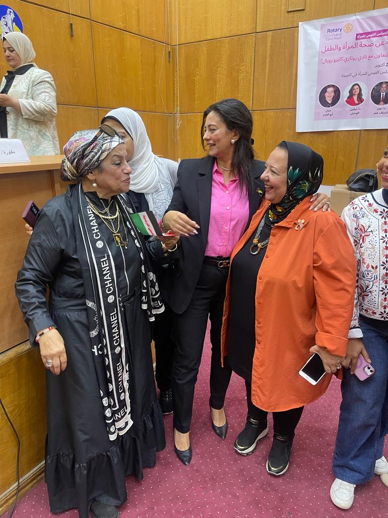 بالصور| "قومي المرأة" ينظم  قافلة توعية طبية بالتعاون مع نادي روتاري كايرو رويال