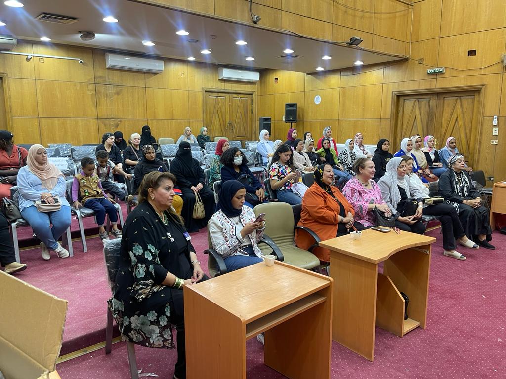 بالصور| "قومي المرأة" ينظم  قافلة توعية طبية بالتعاون مع نادي روتاري كايرو رويال
