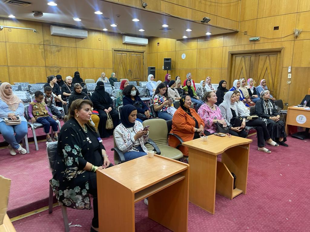 بالصور| "قومي المرأة" ينظم  قافلة توعية طبية بالتعاون مع نادي روتاري كايرو رويال