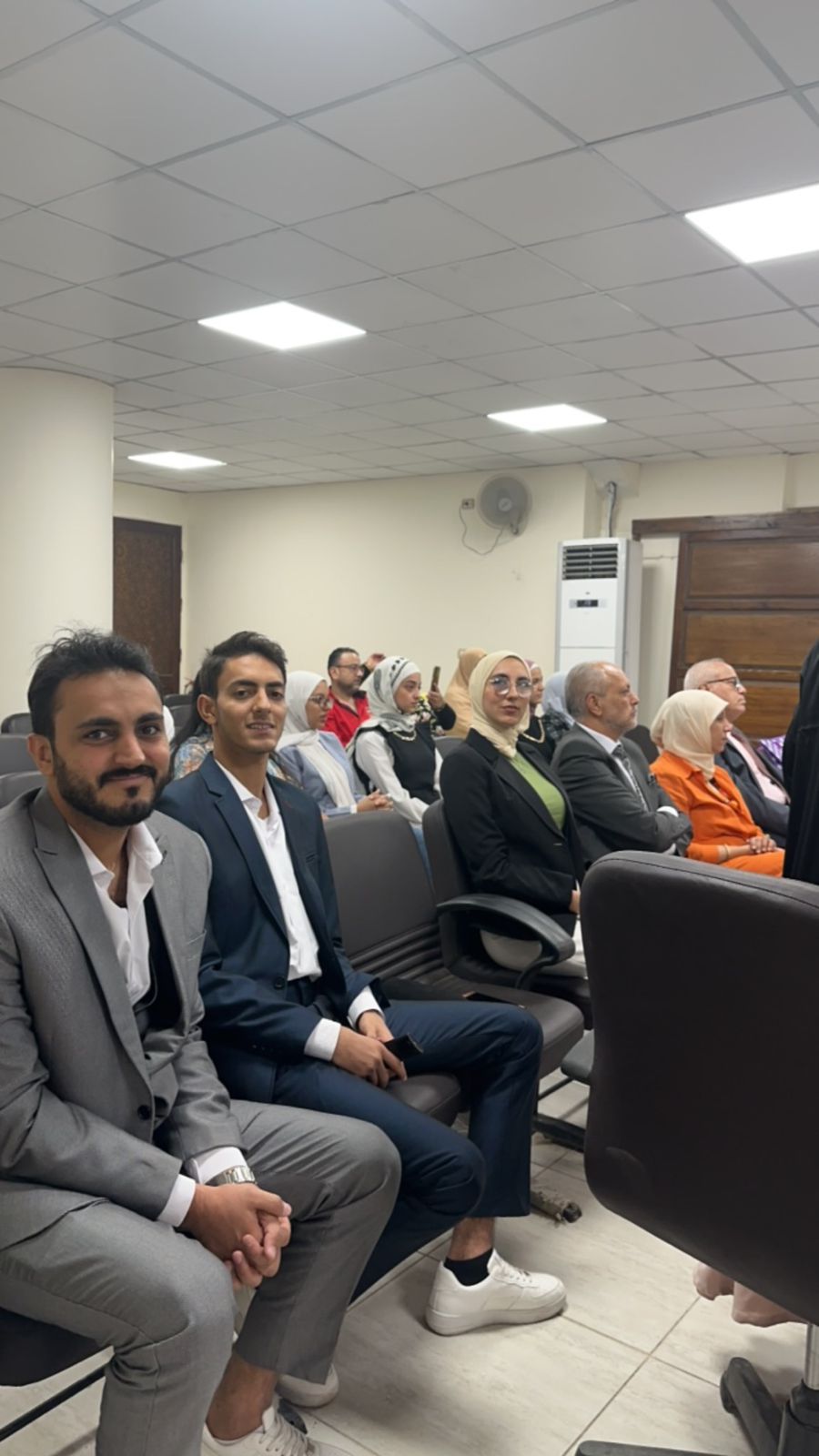 د. راندا رزق تشارك في مناقشة رسالة ماجستير حول إدمان الشباب للإنترنت وأثره على التواصل الأسري 13 د. راندا رزق تشارك في مناقشة رسالة ماجستير حول إدمان الشباب للإنترنت وأثره على التواصل الأسري