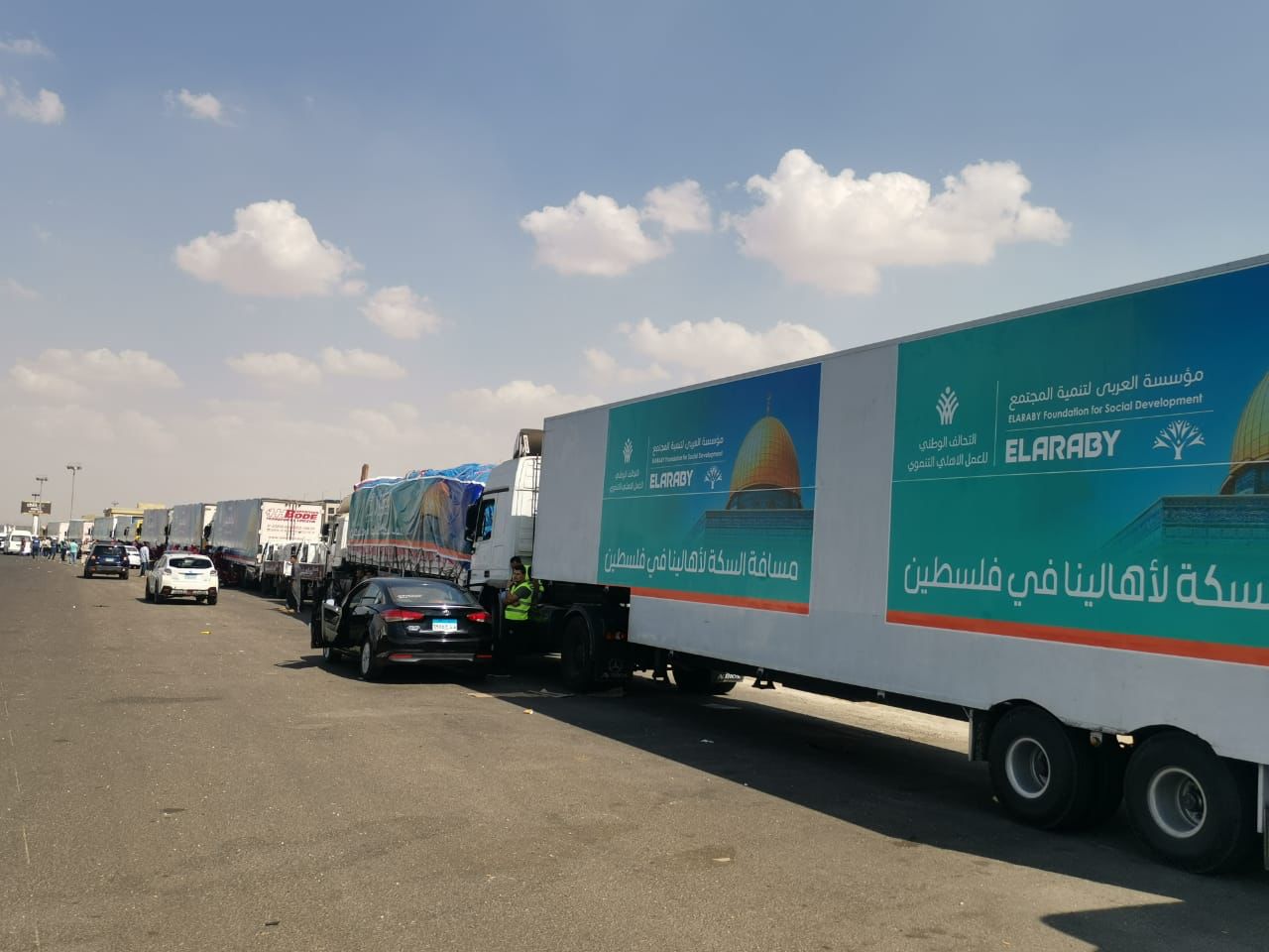 بالصور | مؤسسة العربي لتنمية المجتمع تشارك في قافلة لدعم الأشقاء في غزة