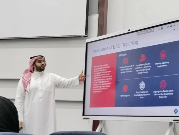 "إدارة الأعمال" بجامعة البحرين تعرف طلبتها بتقارير "ممارسات الاستدامة" 1 "إدارة الأعمال" بجامعة البحرين تعرف طلبتها بتقارير "ممارسات الاستدامة"