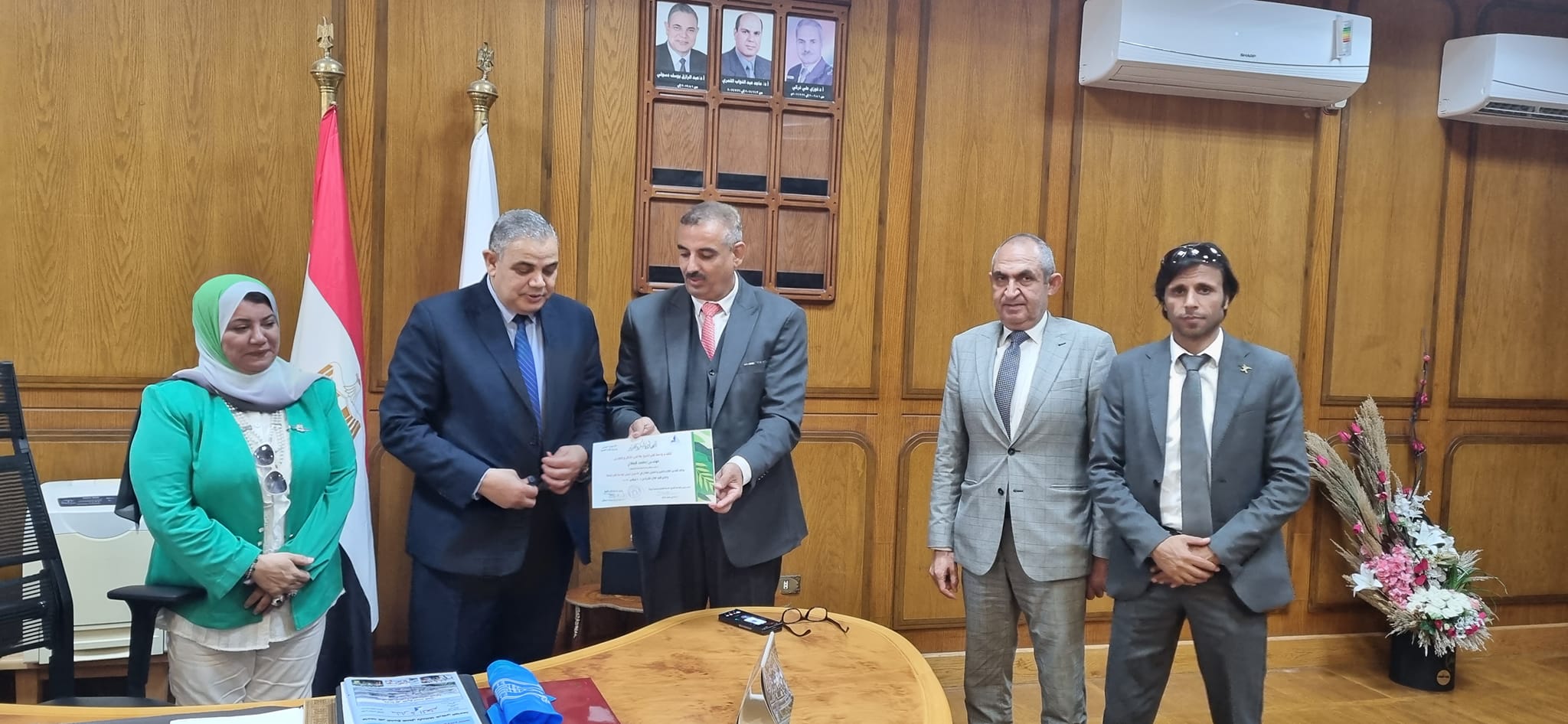 جامعة كفر الشيخ تكرم "مبادرة هنجملها"