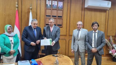 جامعة كفر الشيخ تكرم "مبادرة هنجملها"