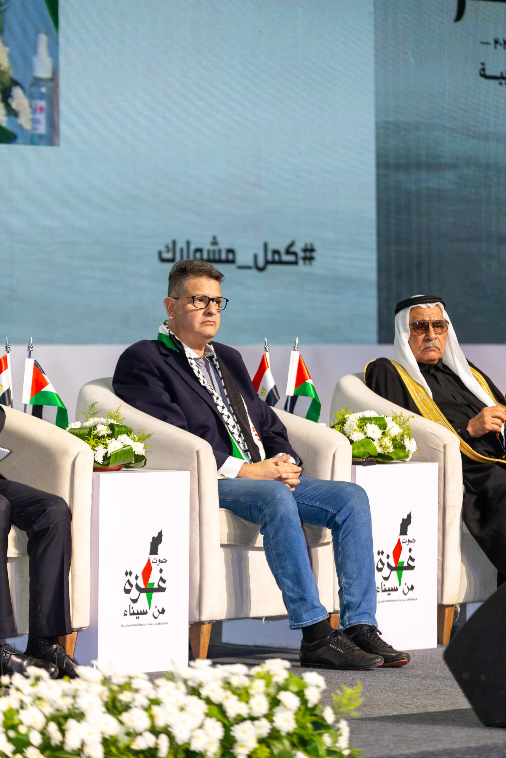 مستشار رئيس مجلس القبائل والعائلات المصرية: مصر أنفقت فوق ما يزيد عن 650 مليار جنيه في تنمية سيناء.. ونردد ما قاله الرئيس السيسي "سيناء خط أحمر"