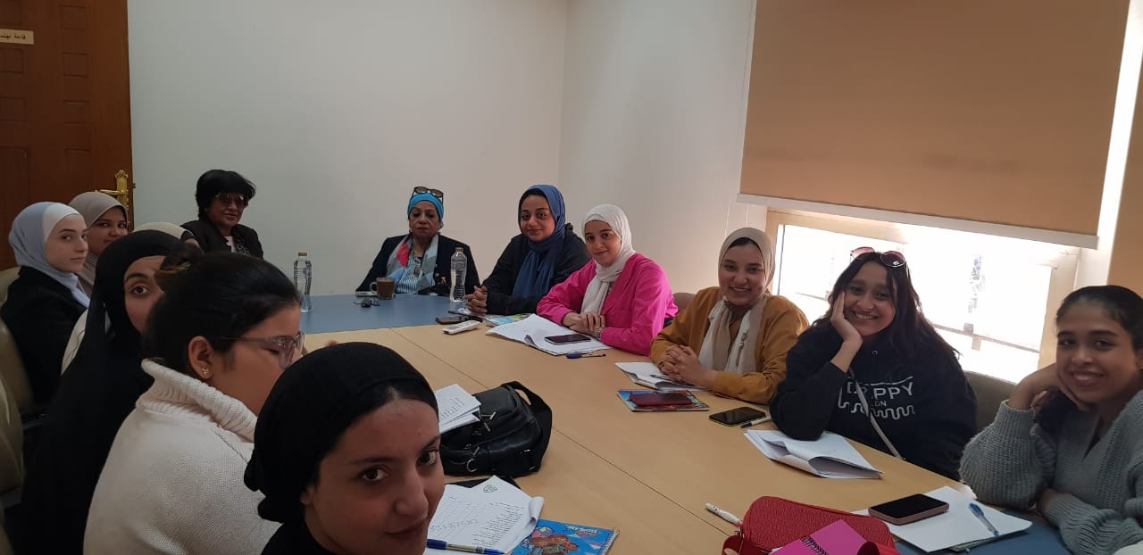 د. زينب مكي: قومي المرأة بالجيزة ينظم حلقة نقاشية لطالبات جامعة حلوان حول العنف ضد المرأة
