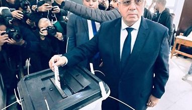 وزير التعليم العالى يدلى بصوته فى الانتخابات الرئاسية بالتجمع الخامس
