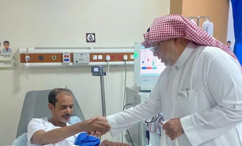 السعودية: وفد "العلاج الآمن" يزور المرضى ويوزع عليهم الهدايا في يوم التطوع العالمي 1 السعودية: وفد "العلاج الآمن" يزور المرضى ويوزع عليهم الهدايا في يوم التطوع العالمي