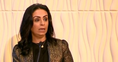 مايا مرسى تدلى بصوتها فى الانتخابات الرئاسية بلجنة مدرسة بدر بالدقى