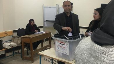 خاص بالصور| د. خالد غانم يدلي بصوته في الانتخابات الرئاسية ويؤكد المشاركة واجب وطني ووازع ديني