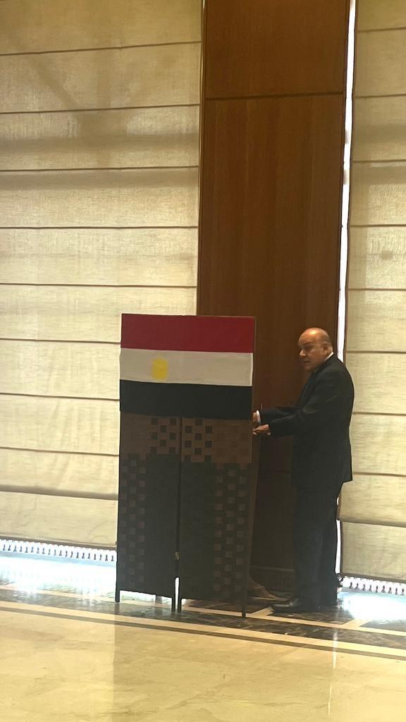 الانتخابات الرئاسية 2024.. الدكتور عمرو عزت سلامة يدلى بصوته فى سفارة مصر بالأردن 10 الانتخابات الرئاسية 2024.. الدكتور عمرو عزت سلامة يدلى بصوته فى سفارة مصر بالأردن