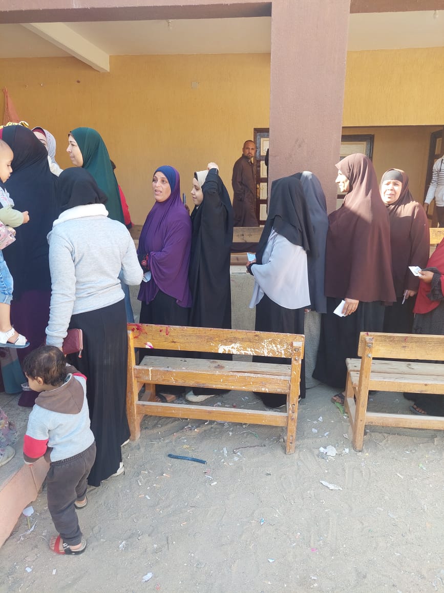 خاص بالصور| توافد أهالي طامية وسنورس بالفيوم للإدلاء بأصواتهم في الانتخابات الرئاسية