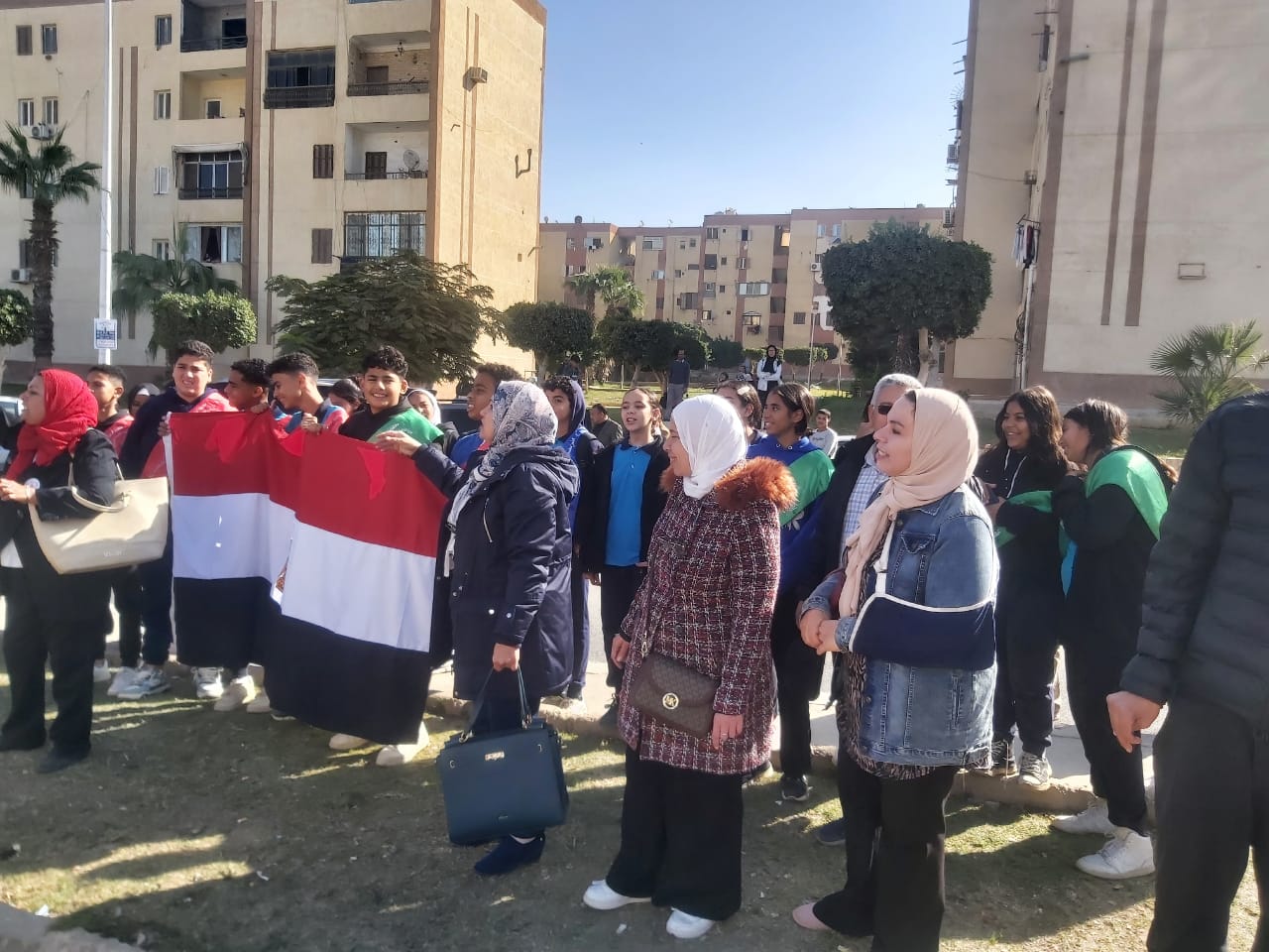 خاص بالصور| منظمات أجنبية تتابع سير العملية الانتخابية.. وحشود أمام اللجان قبيل فترة الراحة التصويتية