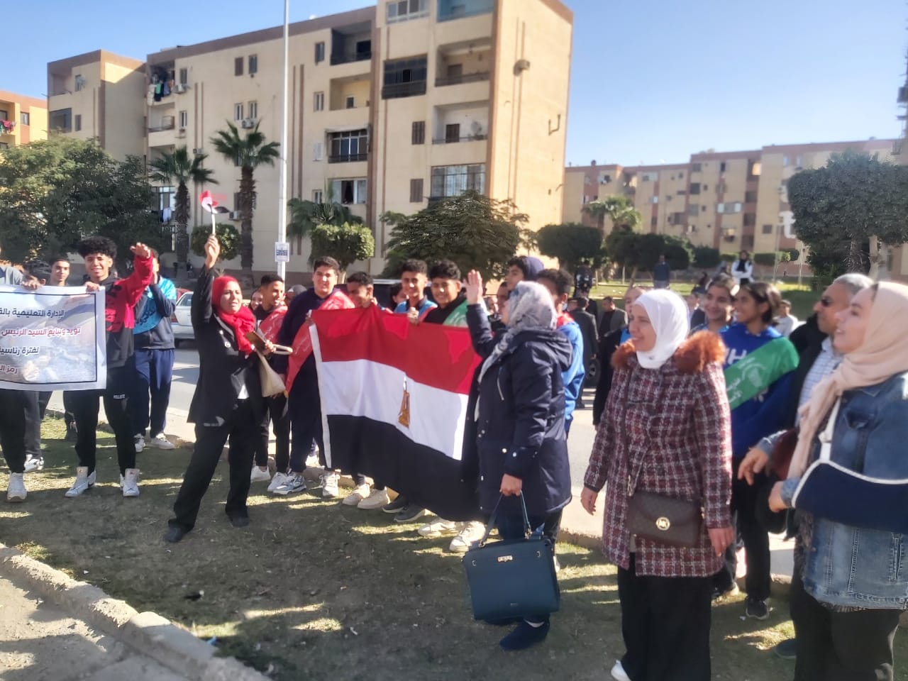 خاص بالصور| منظمات أجنبية تتابع سير العملية الانتخابية.. وحشود أمام اللجان قبيل فترة الراحة التصويتية