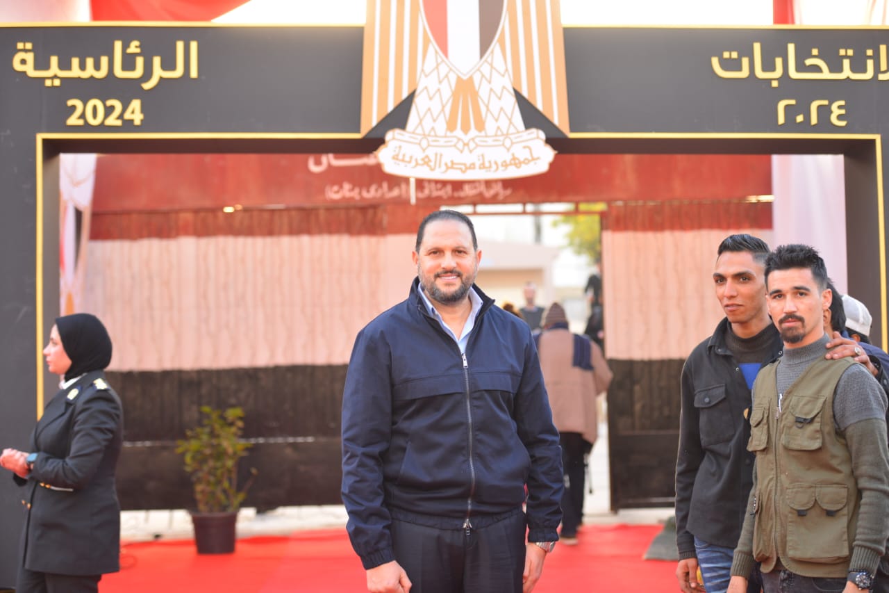 خاص بالصور| الفنان عماد زيادة يدلي بصوته بمدرسة فاطمة عنان بالتجمع الخامس