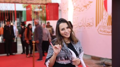 خاص بالصور| المطربة ساندي تدلي بصوتها بمدرسة سيزا النبرواى بالتجمع الخامس