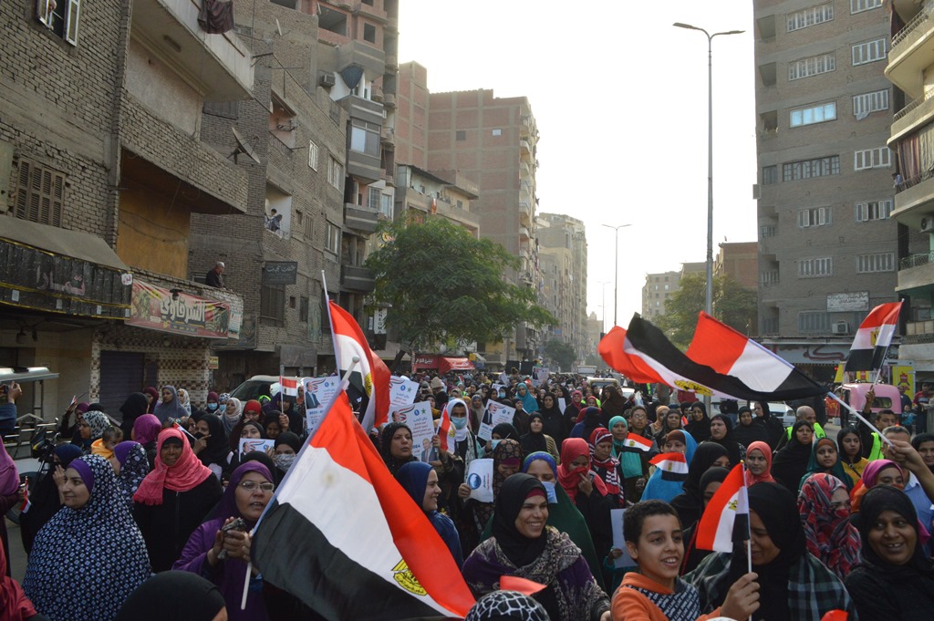 خاص بالصور| أحتفالات أمام لجان الاقتراع بمدرسة محمد فريد بالوراق في اليوم الأخير للانتخابات الرئاسية