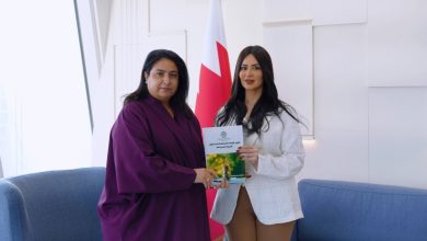 الشيخة رنا بنت عيسى آل خليفة تتسلم نسخة من إصدار "تطوير الوقف للمساهمة في تحقيق التنمية المستدامة" للكاتبة لولوة بودلامة