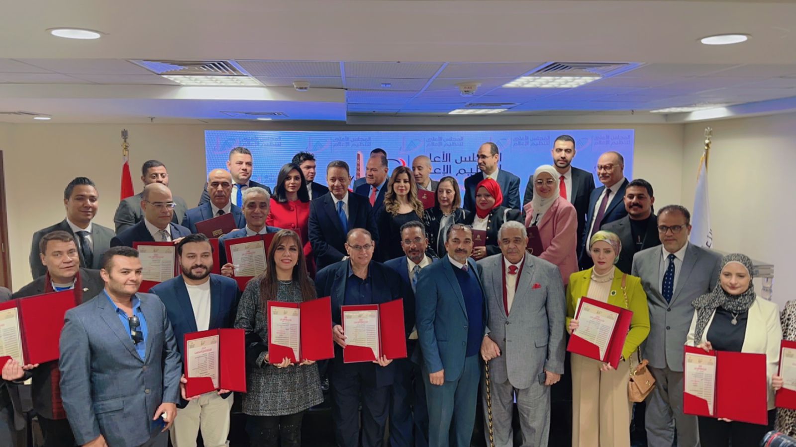 بالصور| بوابة "أربيان يوتوبيا" تحتفل بتسلم رخصة المجلس الأعلى لتنظيم الإعلام