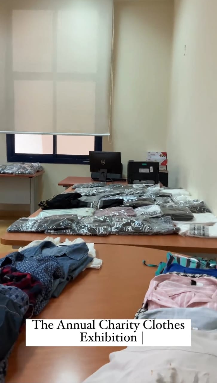 بالصور| جامعة المستقبل تنظم معرضًا خيريًا للملابس 