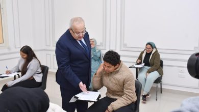 الخشت يتفقد لجان الامتحانات ببرامج جامعة القاهرة الدولية والتى تجرى لأول مرة هذا العام