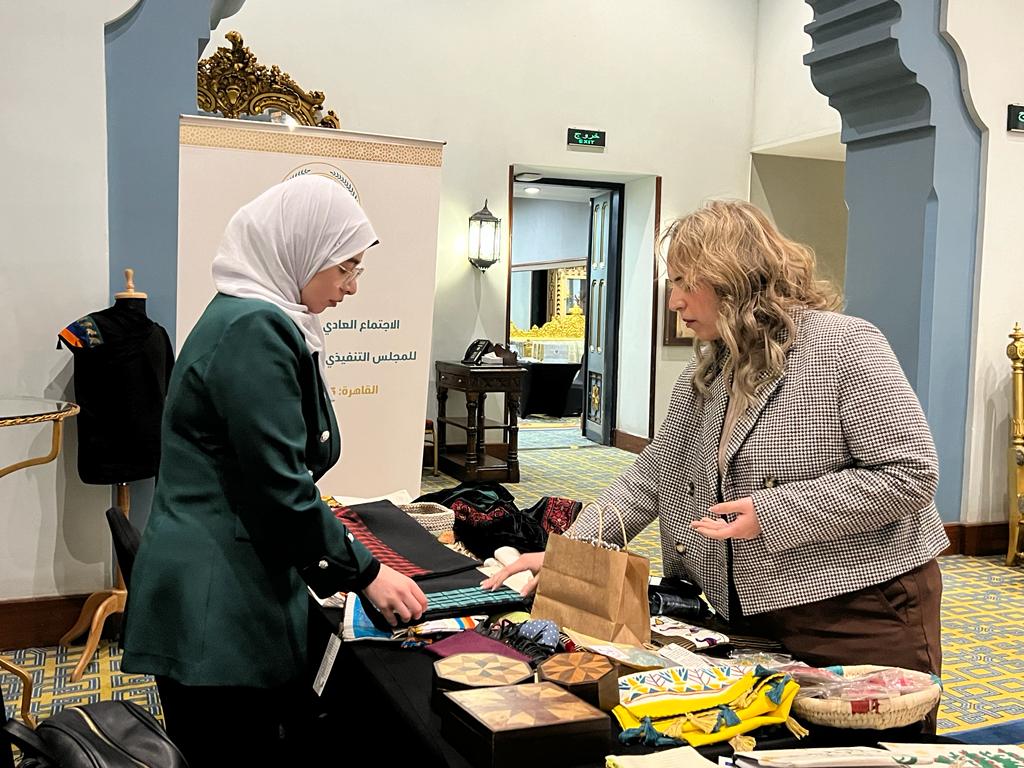 "قومي المرأة" ينظم معرضًا للمنتجات المصنوعة بأيدي سيدات من محافظات مصر المختلفة