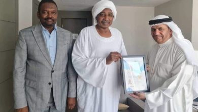 منح البروفيسور إبراهيم الدخيري لقب السفير الدولي للمسؤولية المجتمعية