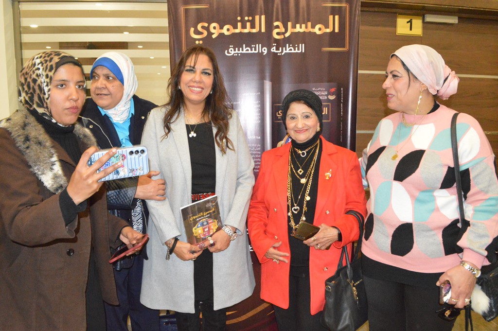 بالصور| "القومي للمسرح والموسيقى والفنون الشعبية" ينظم حفلا لتوقيع كتاب "المسرح التنموي.. النظرية والتطبيق" للدكتورة راندا رزق